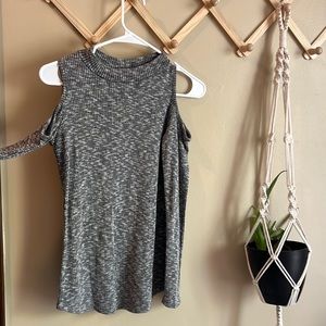 Cold shoulder cutout long sleeve top